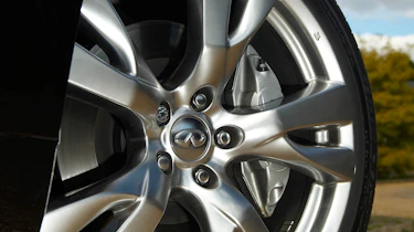 Infiniti M37s saloon review