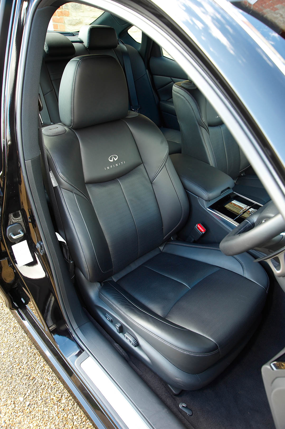 Infiniti M37s saloon review