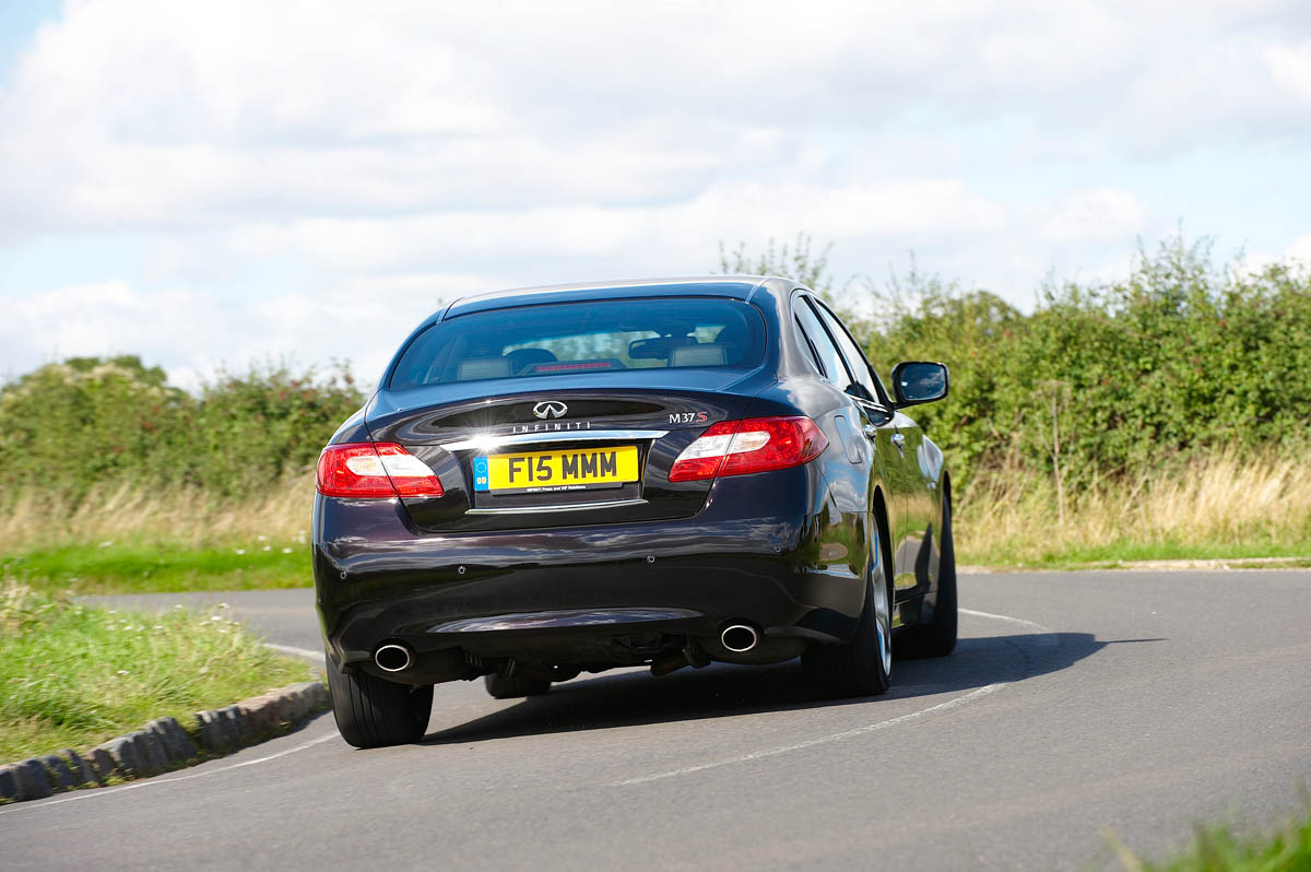 Infiniti M37s saloon review
