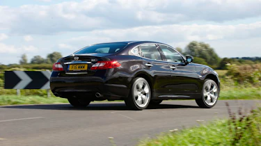 Infiniti M37s saloon review