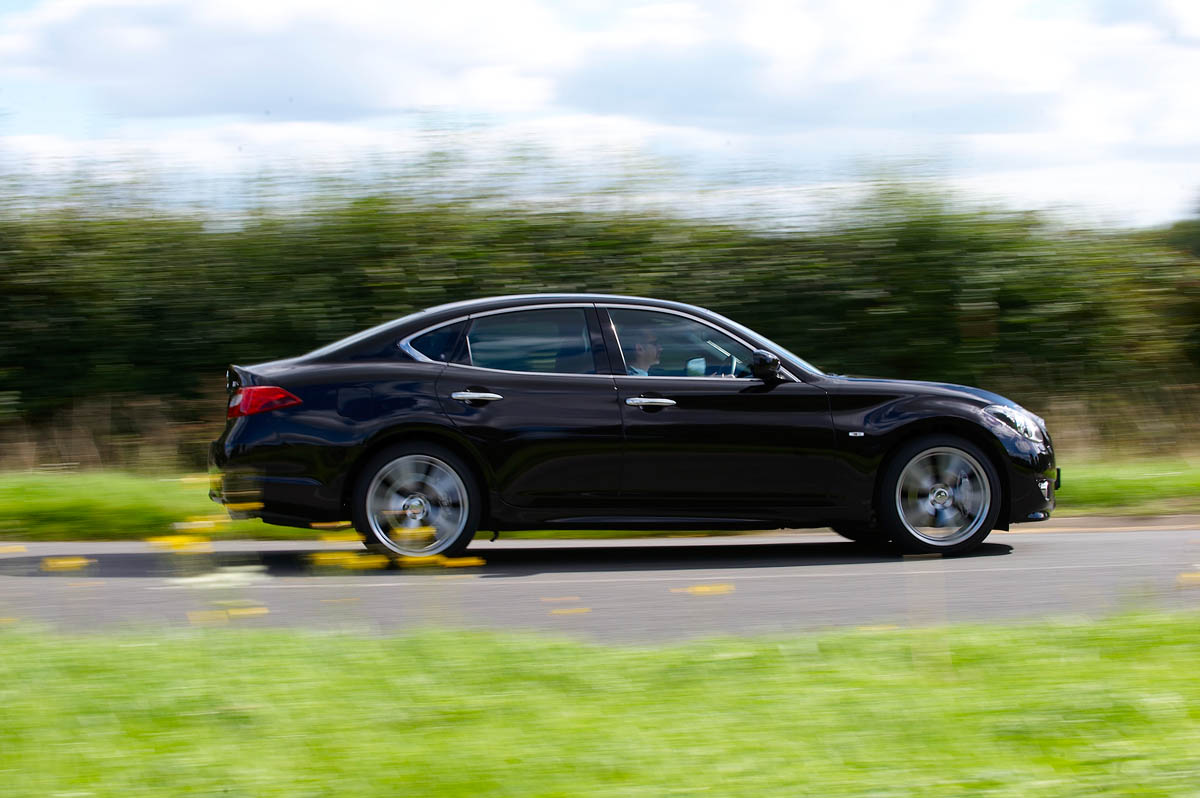 Infiniti M37s saloon review