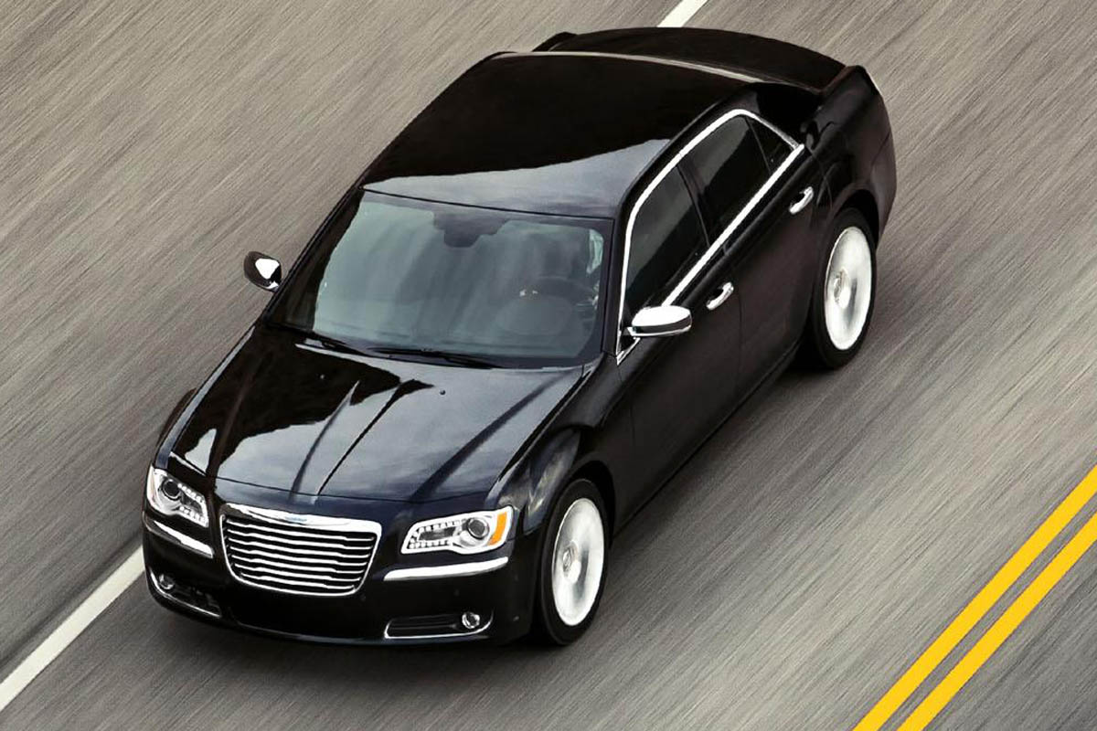 New Chrysler 300C sports saloon