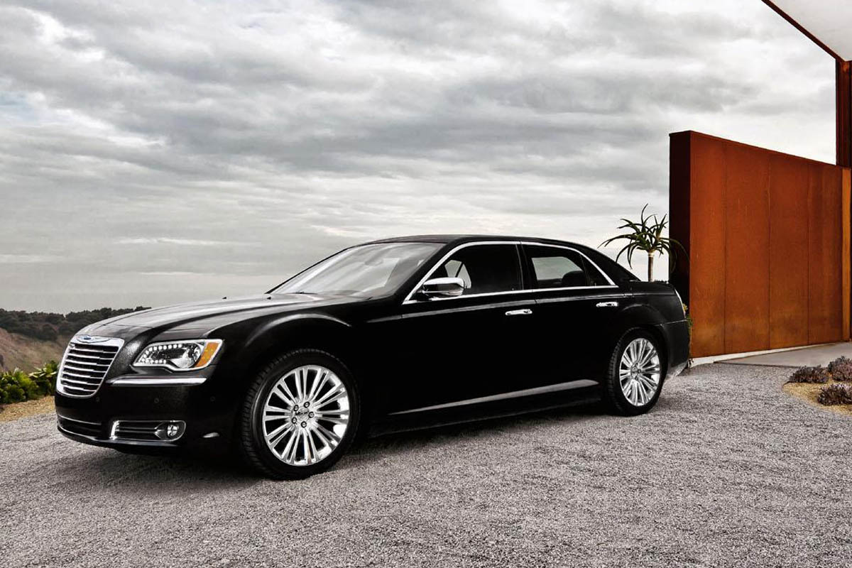 New Chrysler 300C sports saloon