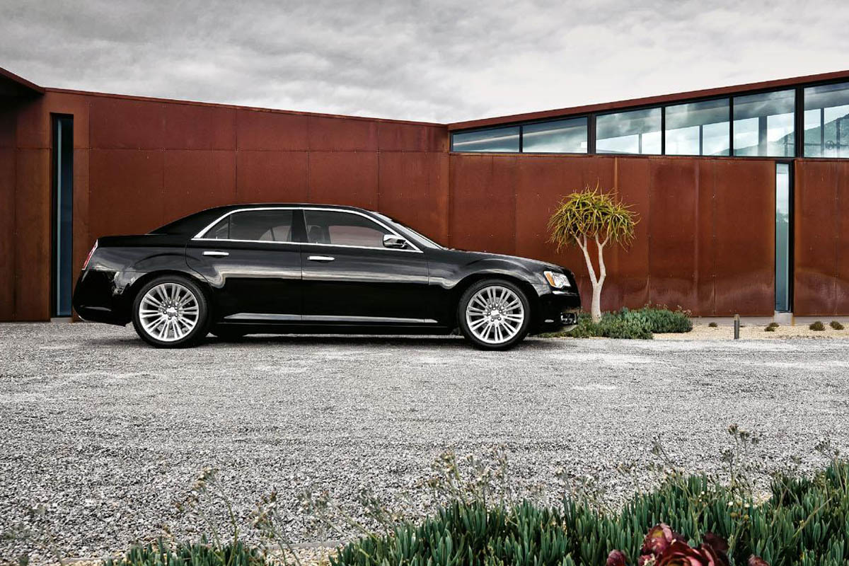 New Chrysler 300C sports saloon