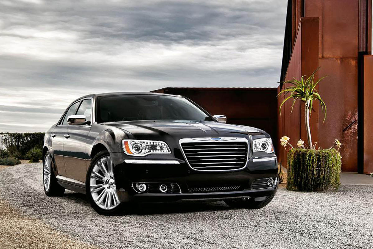 New Chrysler 300C sports saloon