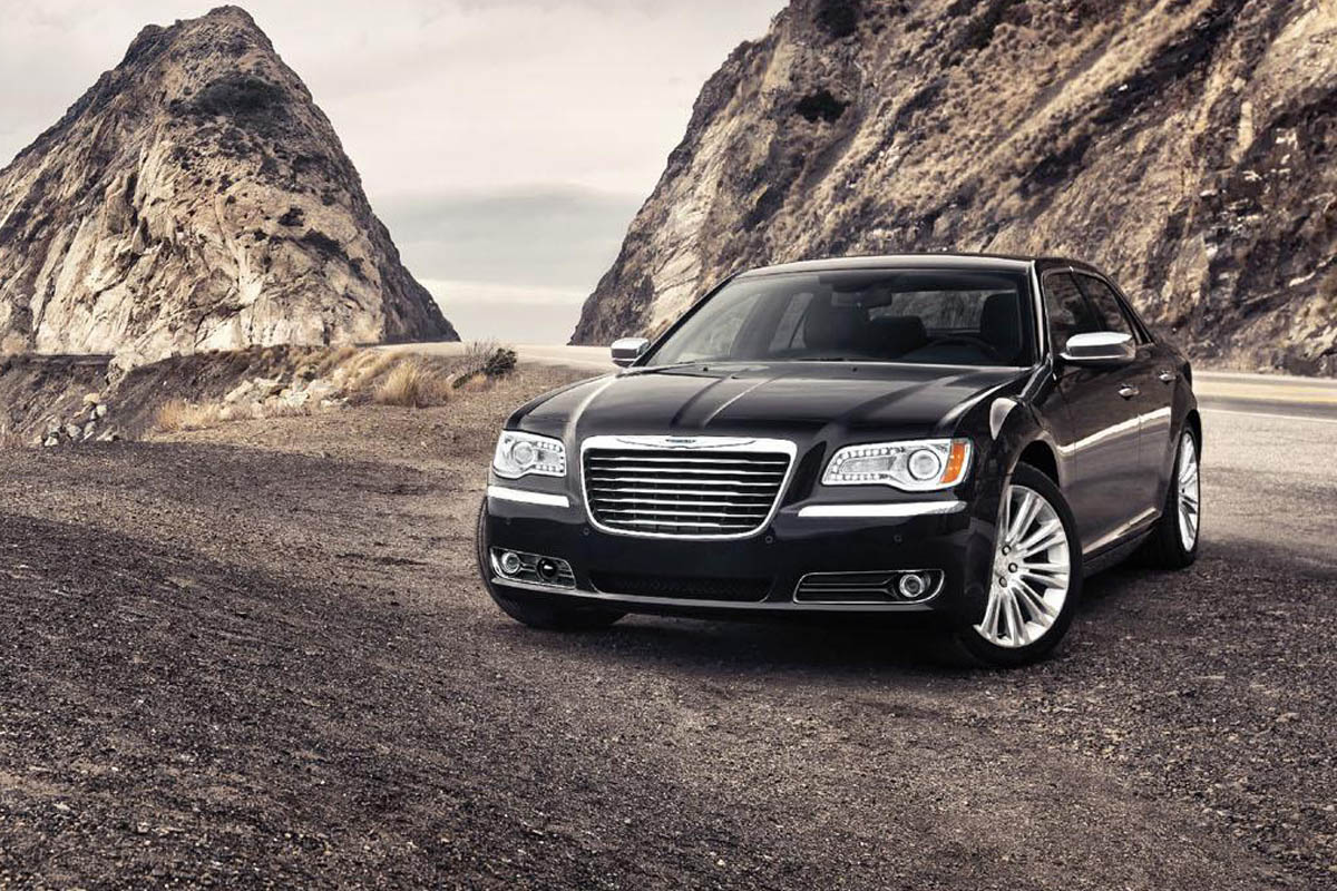 New Chrysler 300C sports saloon