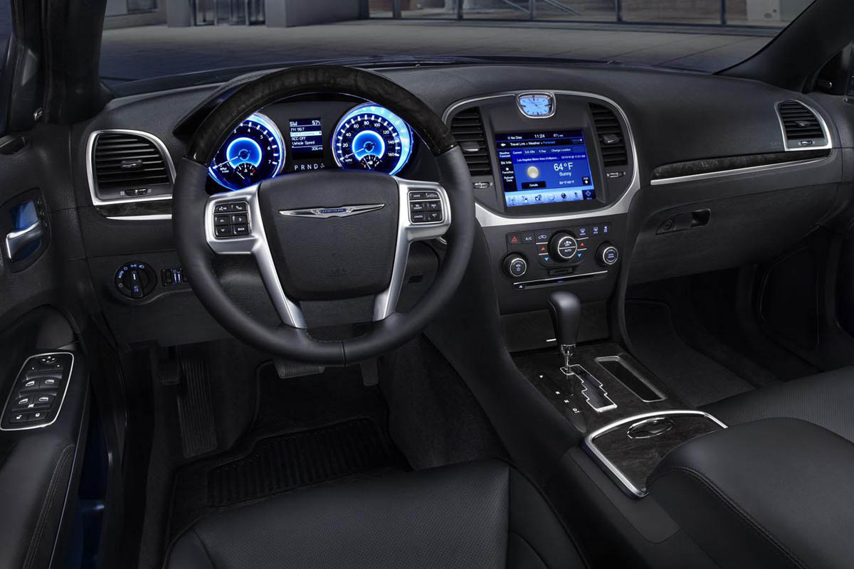 New Chrysler 300C sports saloon