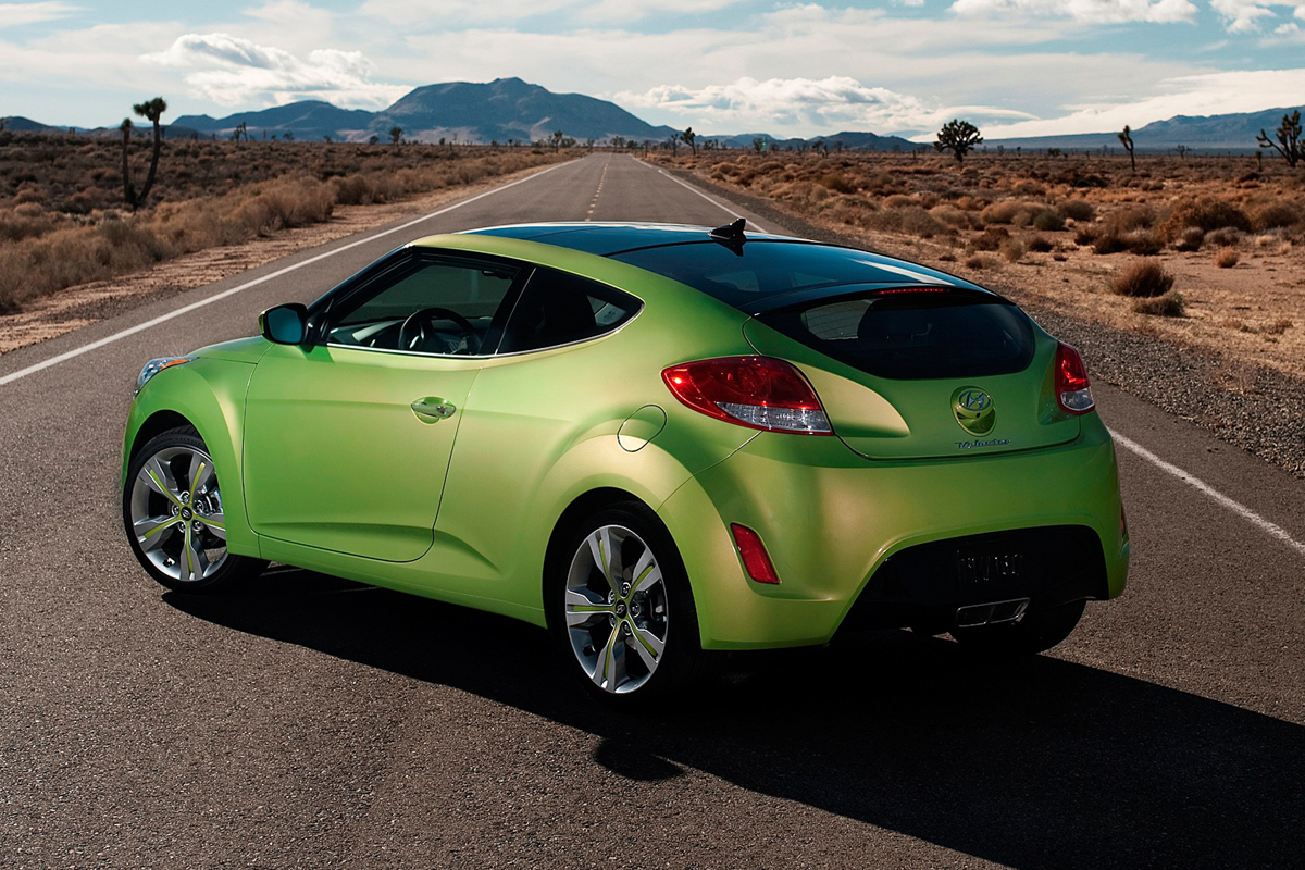 Hyundai Veloster coupe revealed