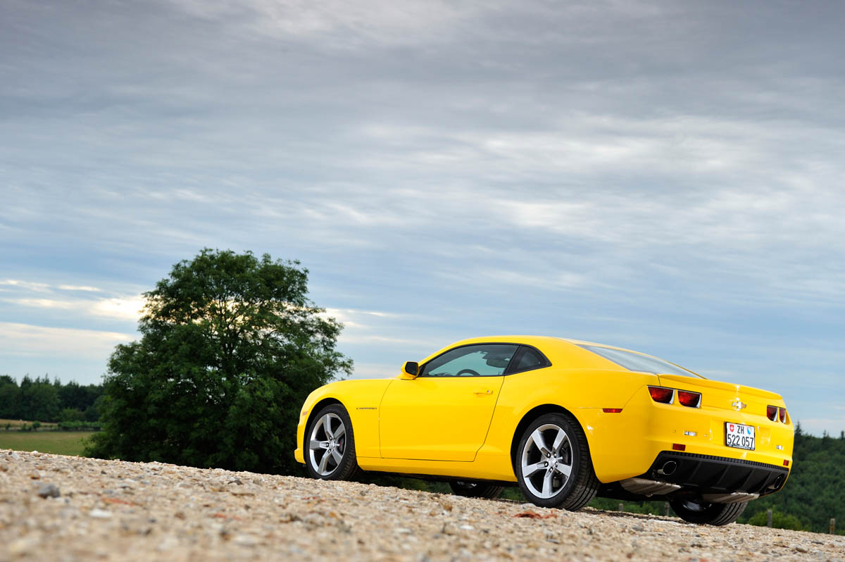 Chevrolet Camaro muscle car review