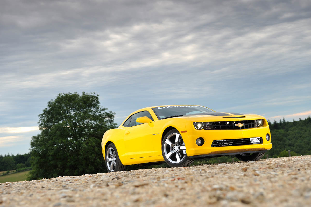 Chevrolet Camaro muscle car review
