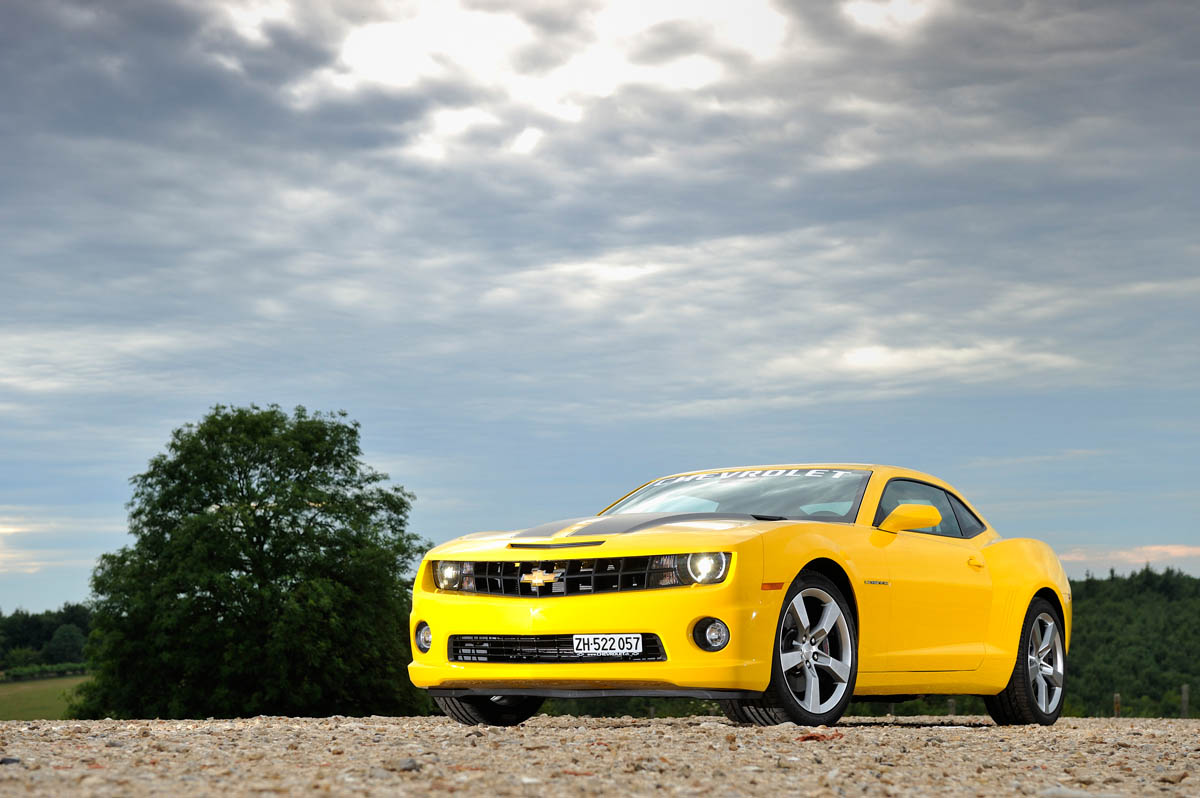 Chevrolet Camaro muscle car review