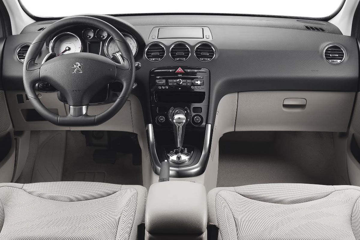 New Peugeot 308 hatchback revealed