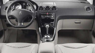 New Peugeot 308 hatchback revealed