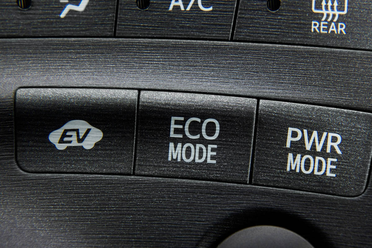 Toyota Prius T Spirit 1.8 auto review