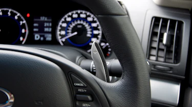 Infiniti G37S Coupe gearshift paddle