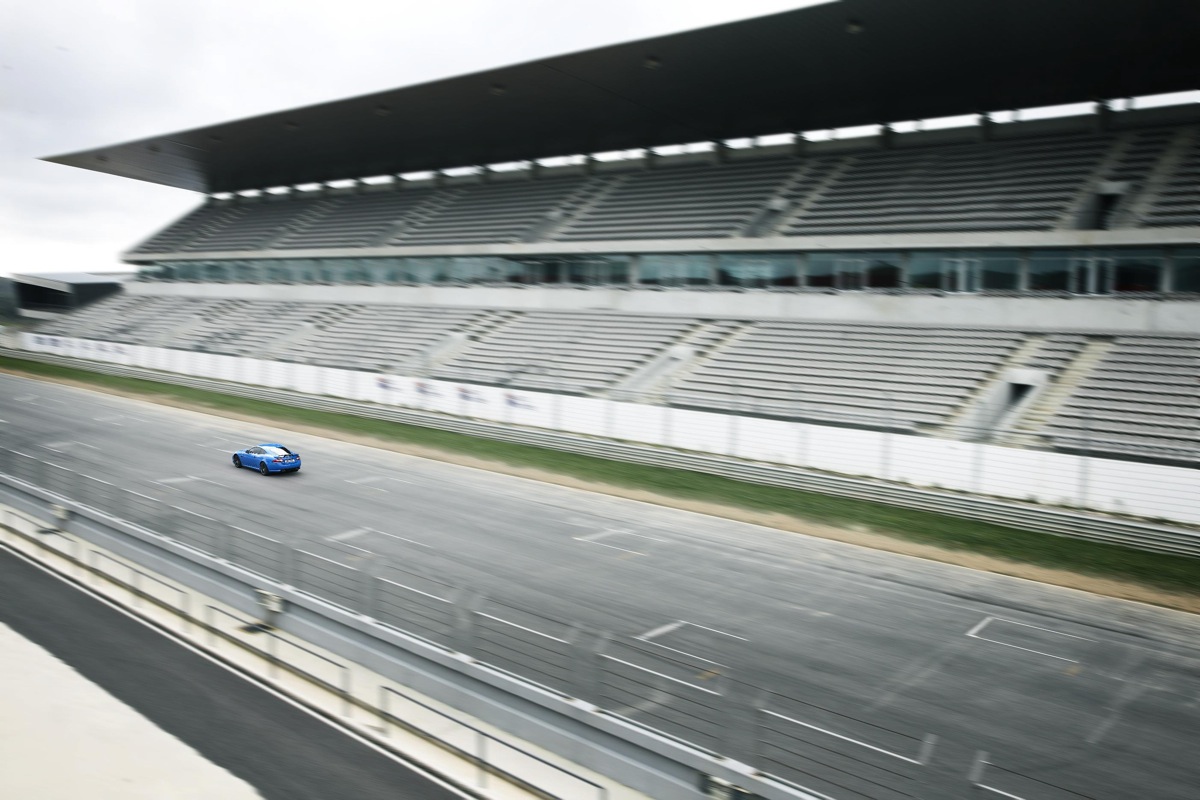 Geneva 2011: Jaguar XKR-S gallery