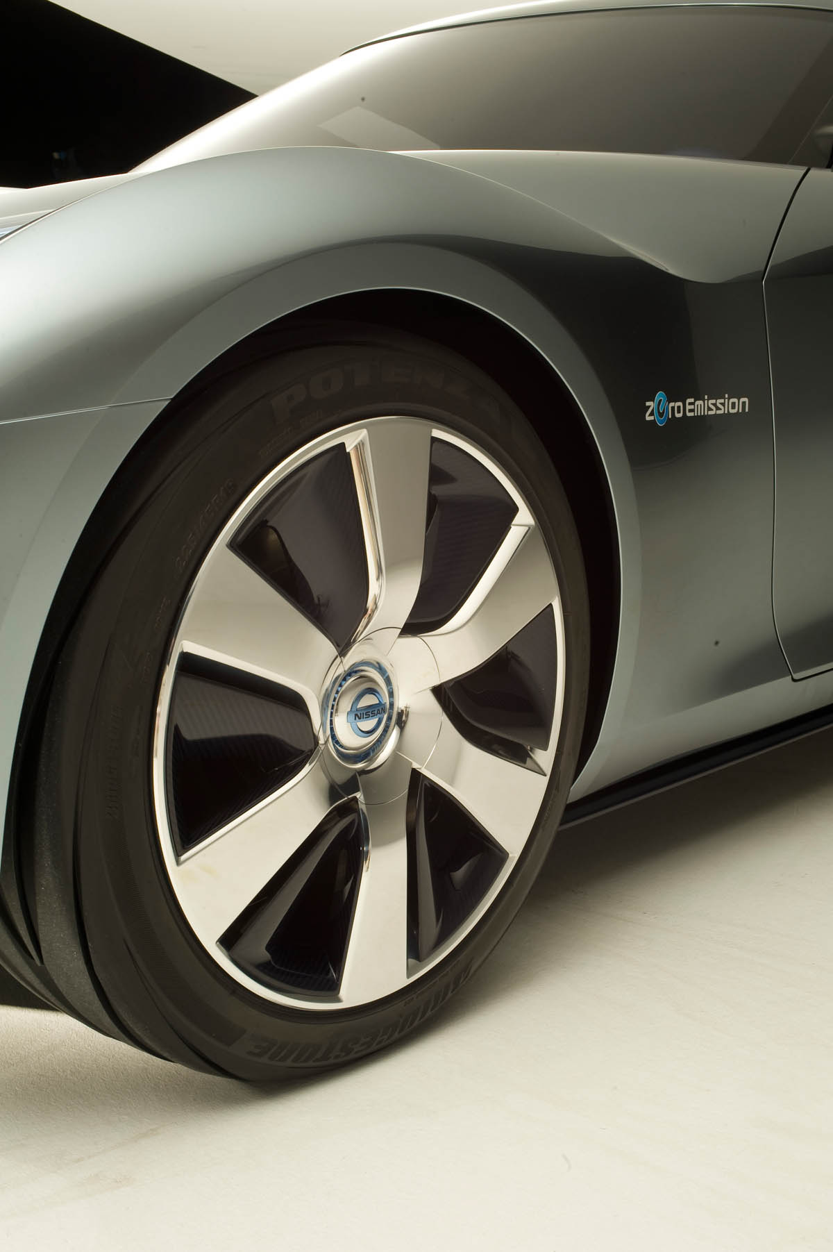 Nissan Esflow sports car