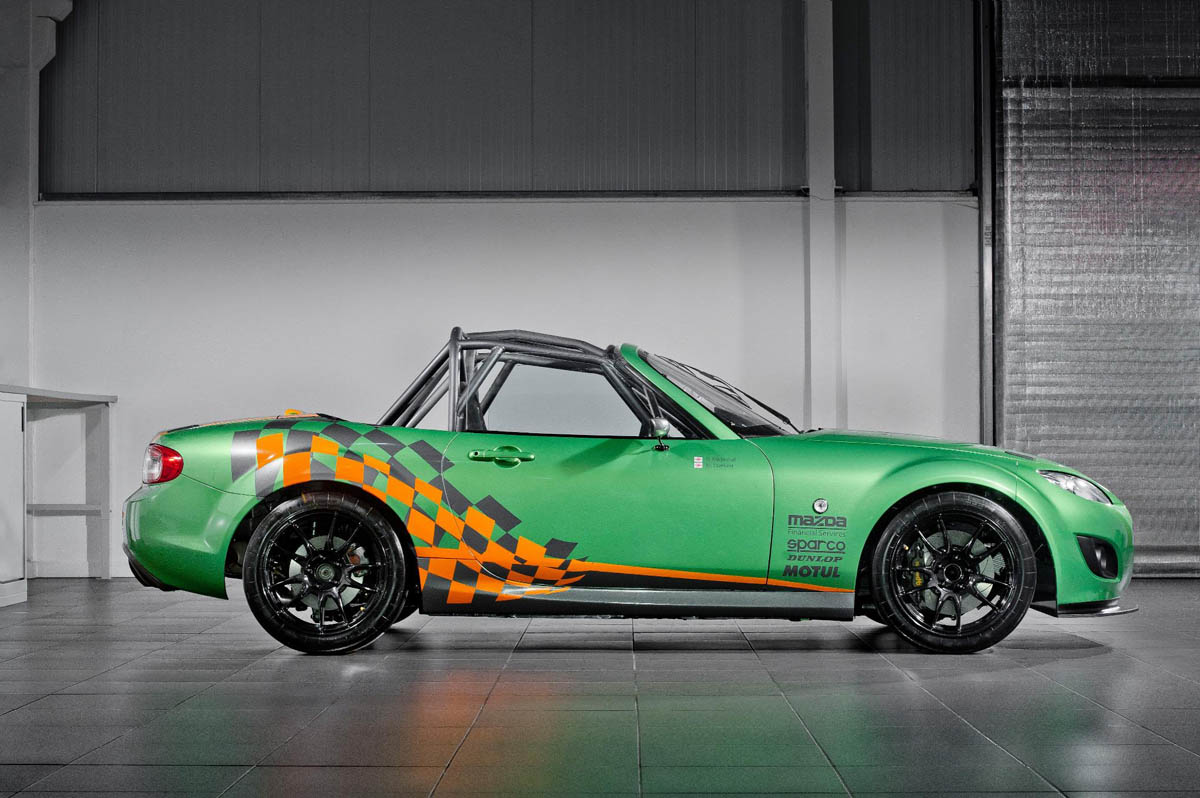 Mazda MX-5 GT racing car