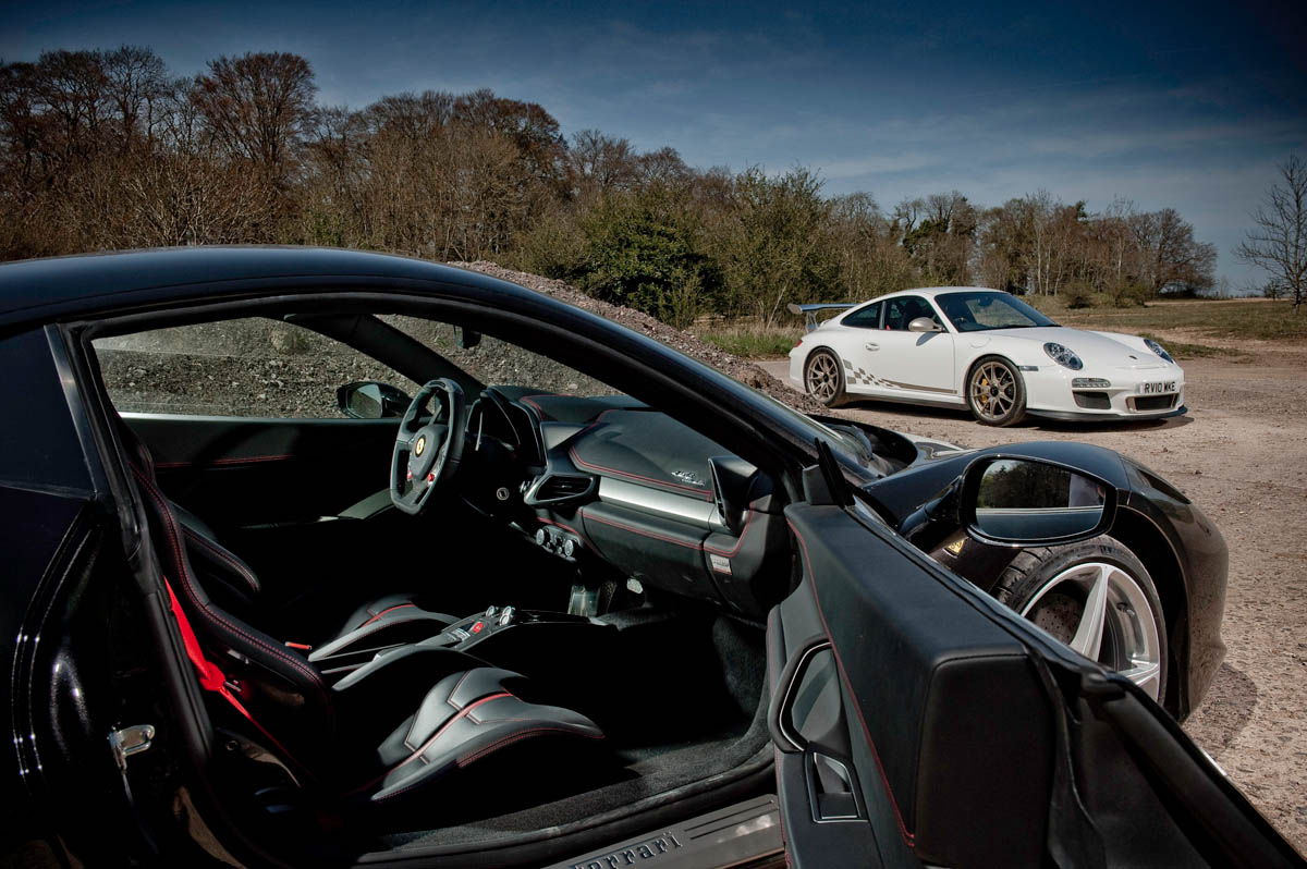 Porsche 911 GT3 RS v Ferrari 458 Italia