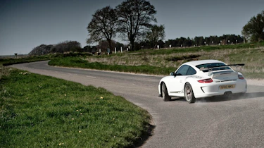 Porsche 911 GT3 RS v Ferrari 458 Italia