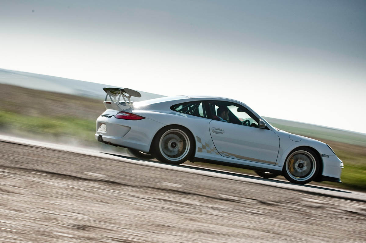 Porsche 911 GT3 RS v Ferrari 458 Italia