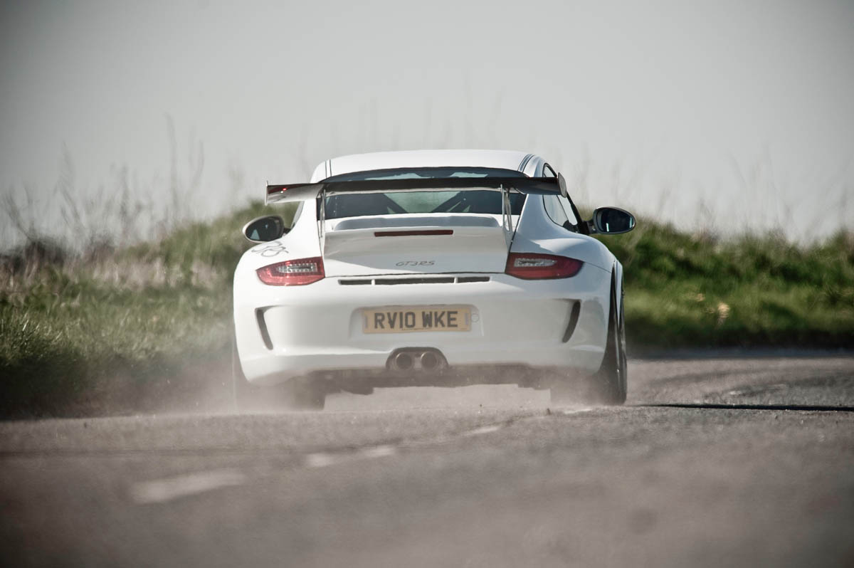 Porsche 911 GT3 RS v Ferrari 458 Italia