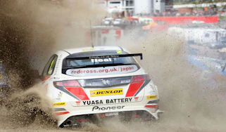 British Touring Car Championship Round 1: Brands Hatch - Matt Neal spins out on the first lap