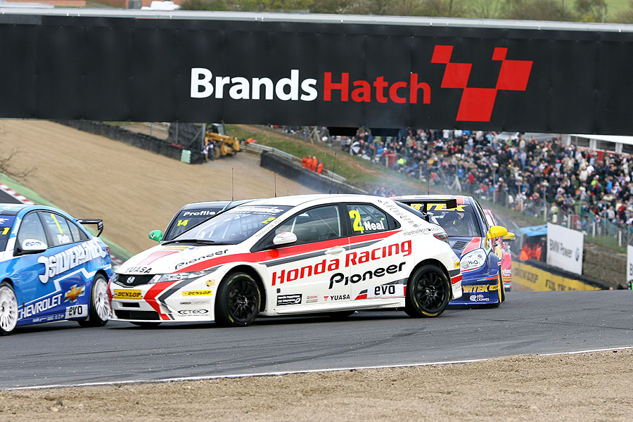British Touring Car Championship Round 1: Brands Hatch - Matt Neal spins out on the first lap