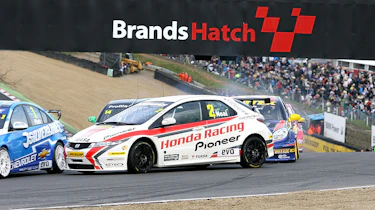 British Touring Car Championship Round 1: Brands Hatch - Matt Neal spins out on the first lap