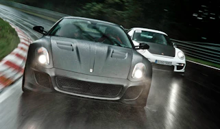 Porsche 911 GT2 RS v Ferrari 599 GTO