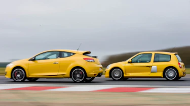 Renault Clio V6 v Renault Megane 250 Cup track battle video