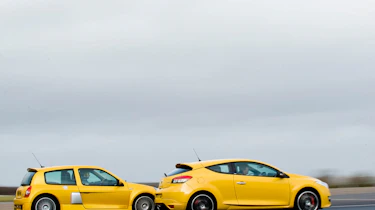 Renault Clio V6 v Renault Megane 250 Cup track battle video