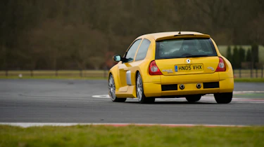 Renault Clio V6 v Renault Megane 250 Cup track battle video