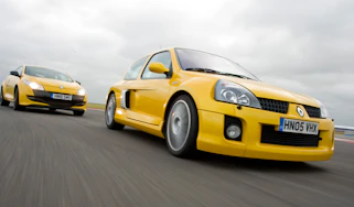 Renault Clio V6 v Renault Megane 250 Cup track battle video