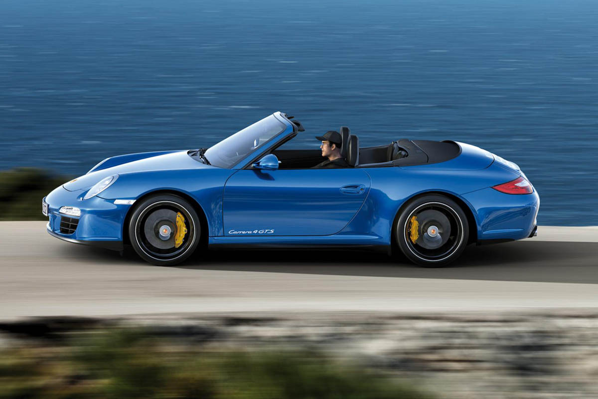 Porsche 911 Carrera 4 GTS news and pictures