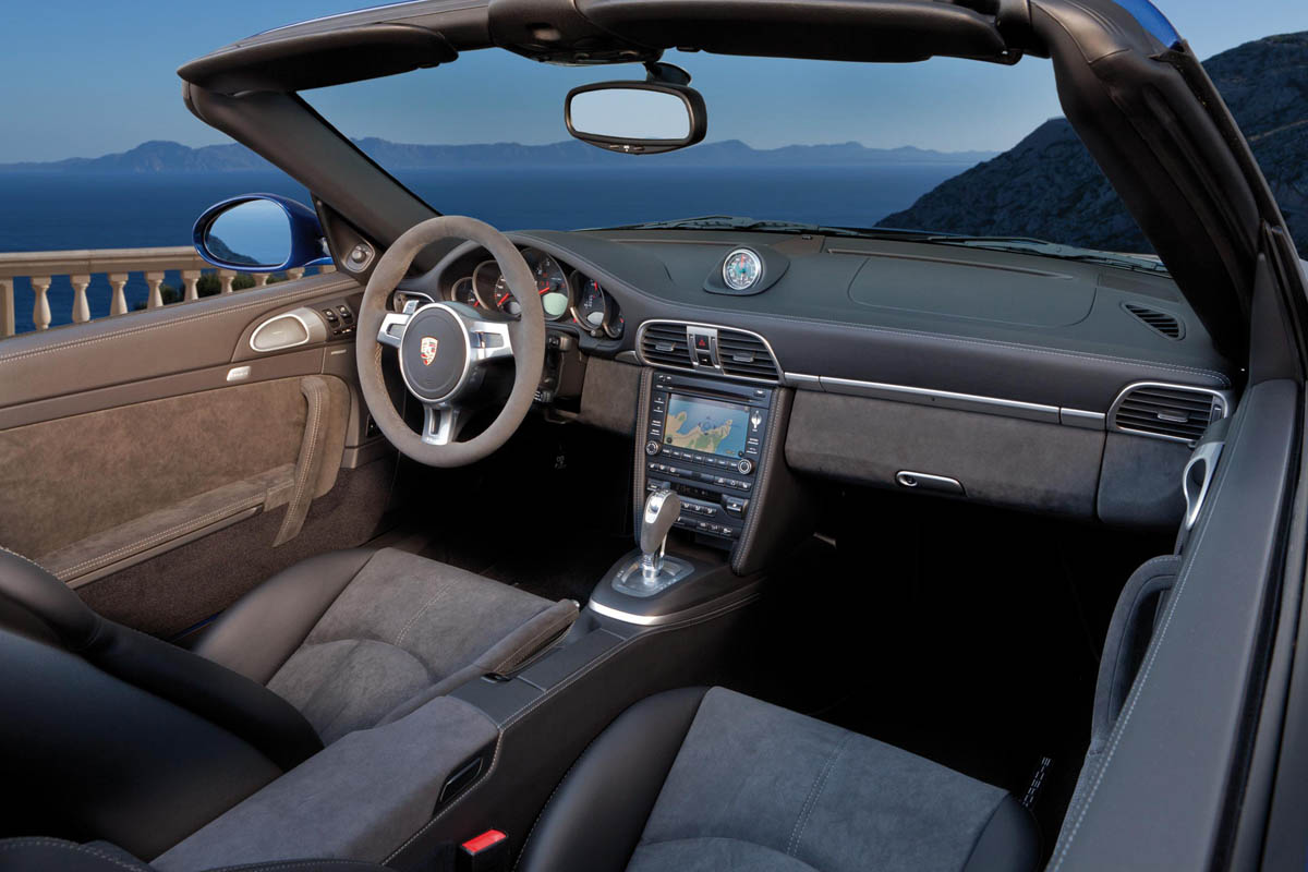 Porsche 911 Carrera 4 GTS news and pictures
