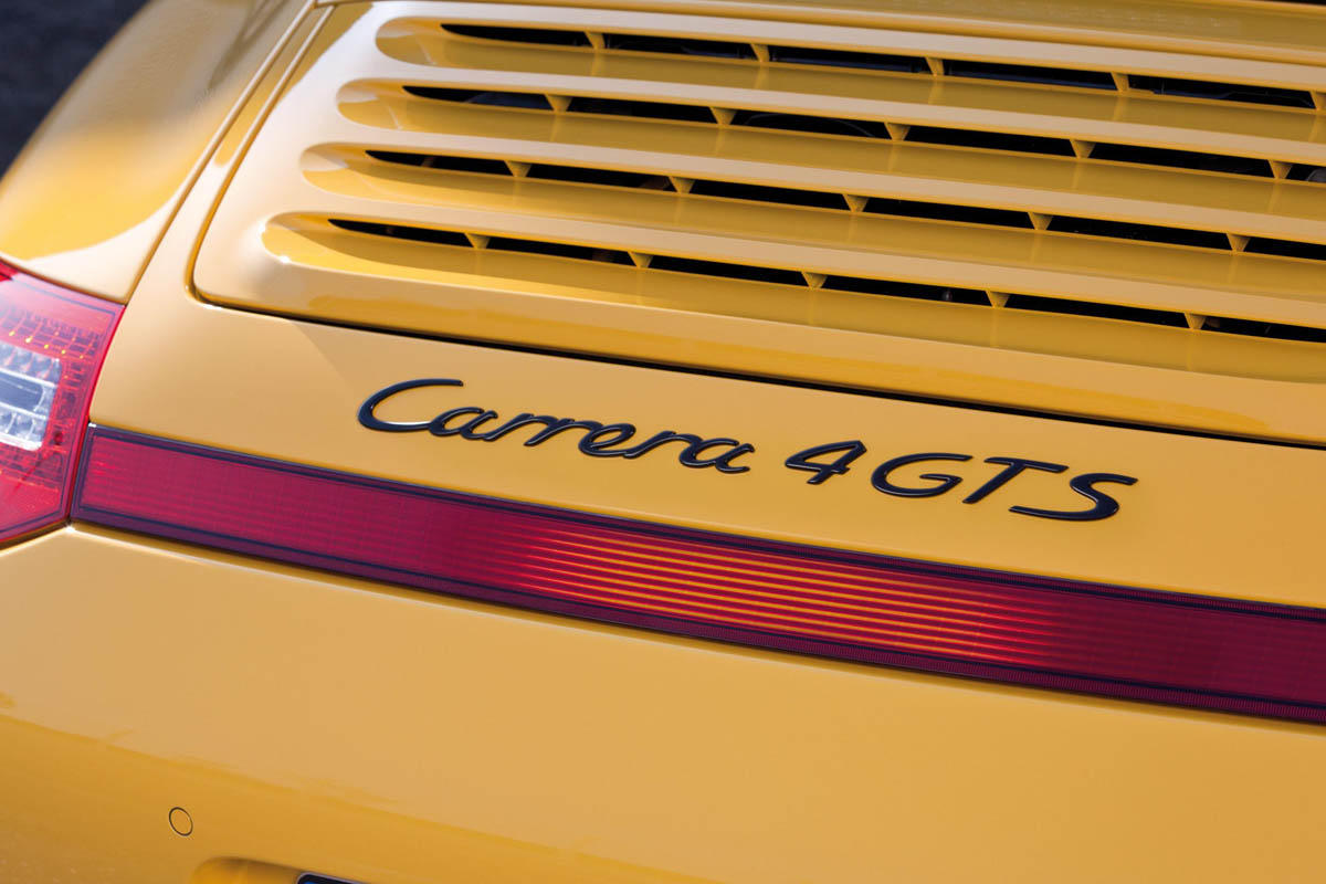 Porsche 911 Carrera 4 GTS news and pictures