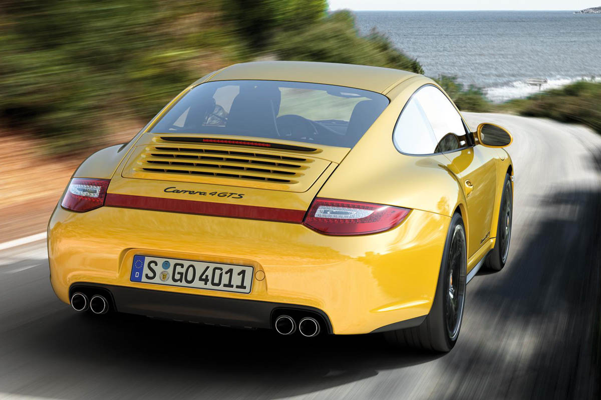 Porsche 911 Carrera 4 GTS news and pictures