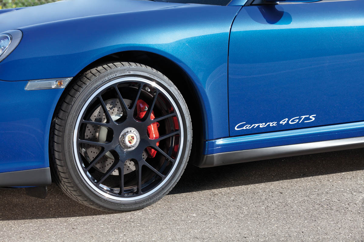 Porsche 911 Carrera 4 GTS news and pictures