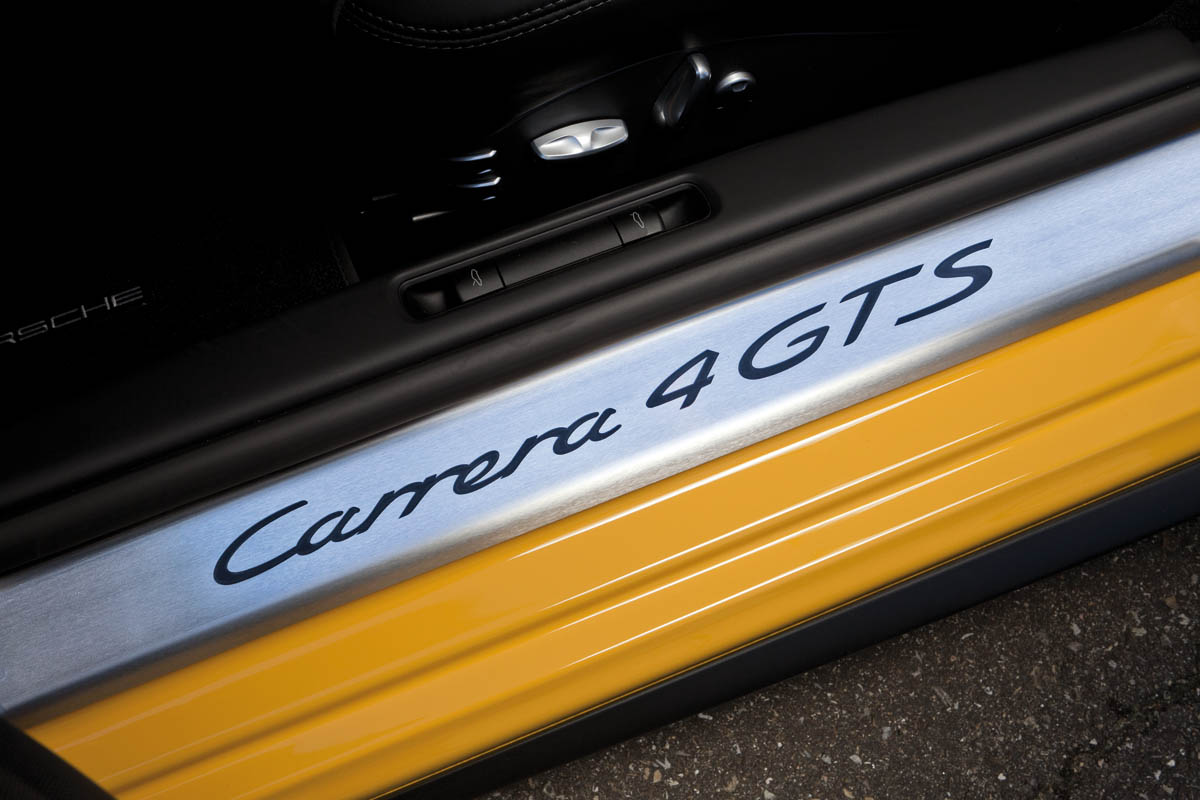 Porsche 911 Carrera 4 GTS news and pictures