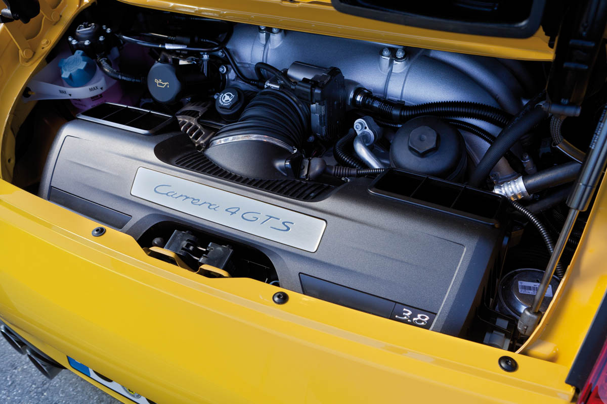 Porsche 911 Carrera 4 GTS news and pictures