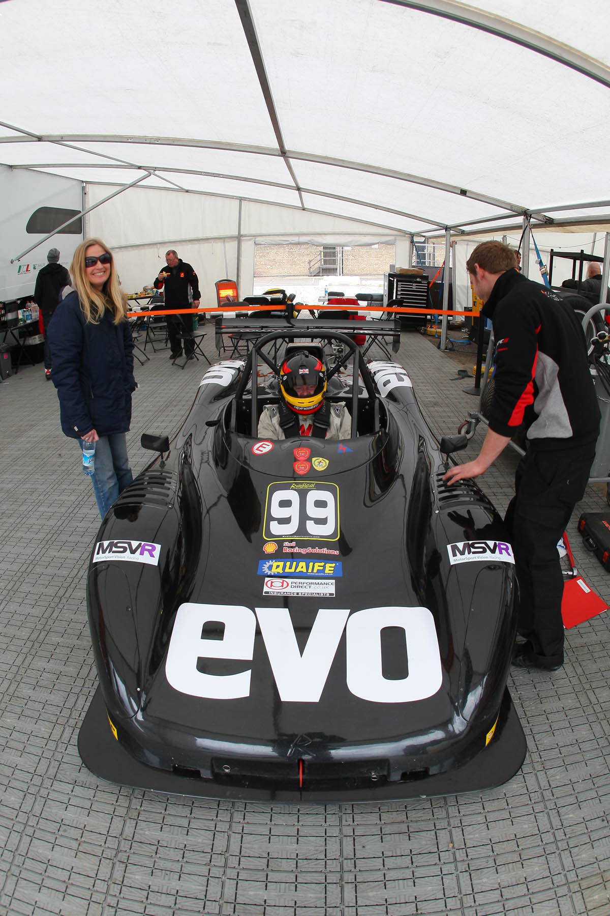 evo goes Radical racing: video and picture gallery