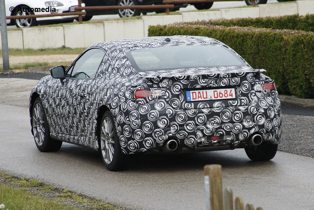 Toyota FT-86 coupe spy shots