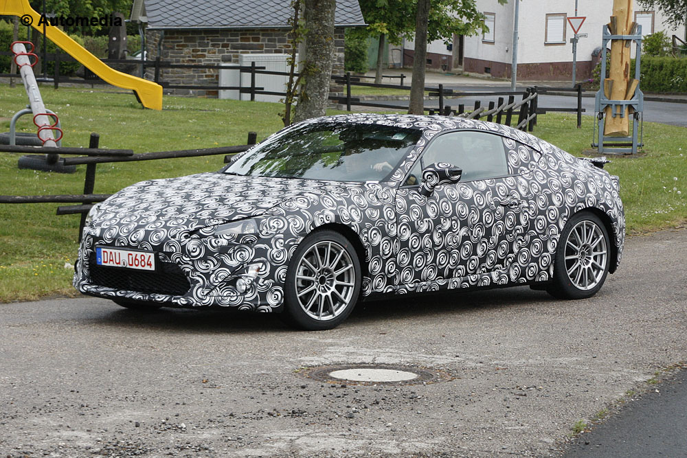 Toyota FT-86 coupe spy shots