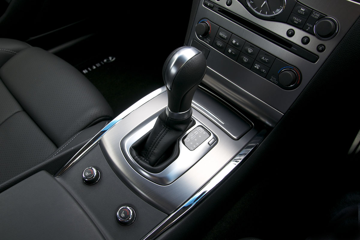 Infiniti G37S Coupe gearlever