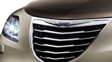 Lancia Ypsilon Chrysler Ypsilon review and pictures