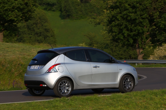 Lancia Ypsilon Chrysler Ypsilon review and pictures