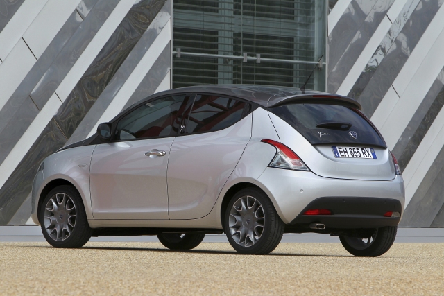 Lancia Ypsilon Chrysler Ypsilon review and pictures