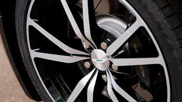 Aston Martin N420 Roadster wheel