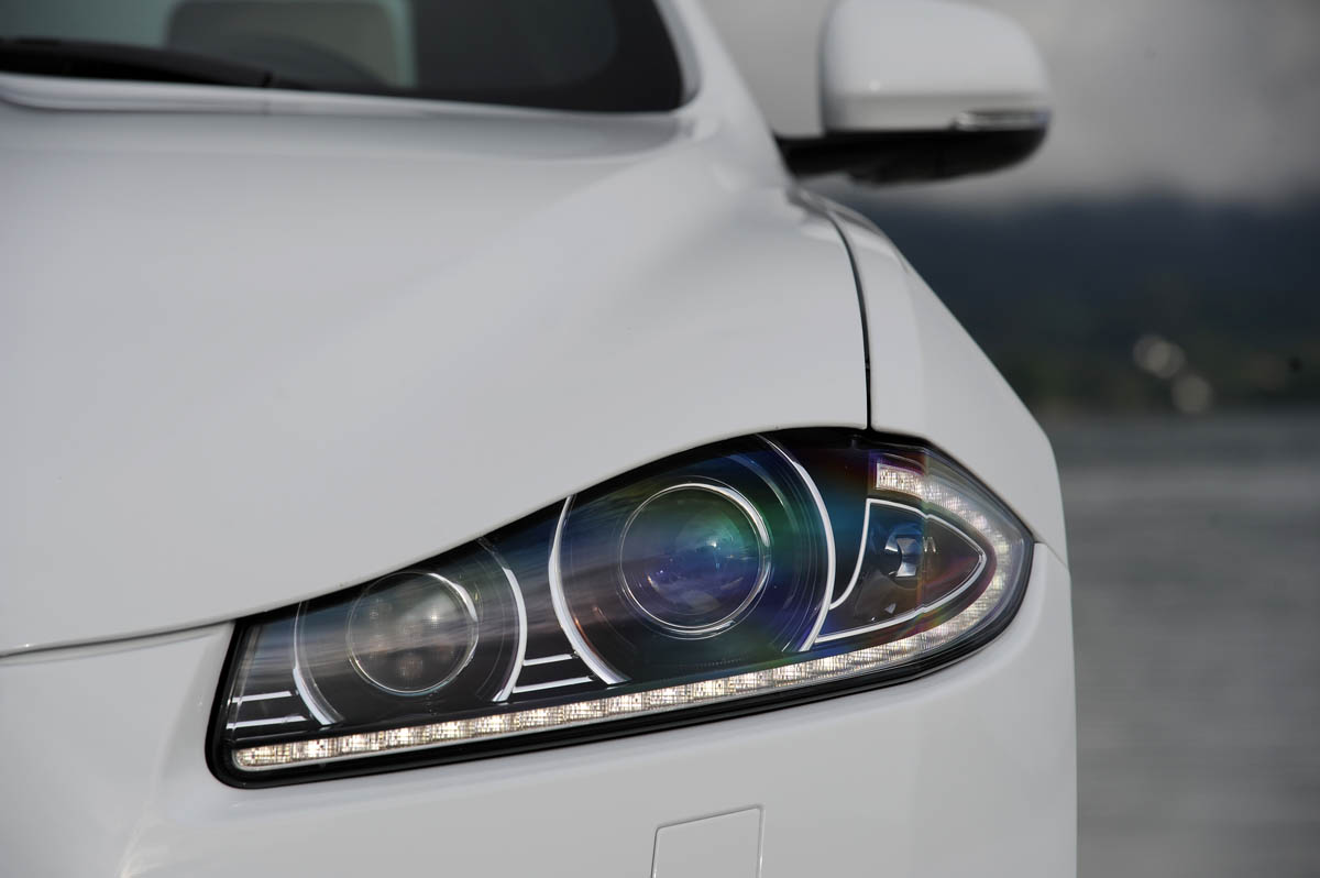 2012 Jaguar XF 2.2D lights
